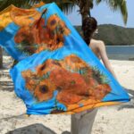 Longhi - omslagdoek blauw met  oranje bloemen